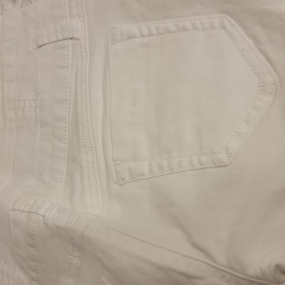 Rue 21 High Waisted White Cuffed Shorts Size 3/4 Excellent Condition - Picture 6 of 12